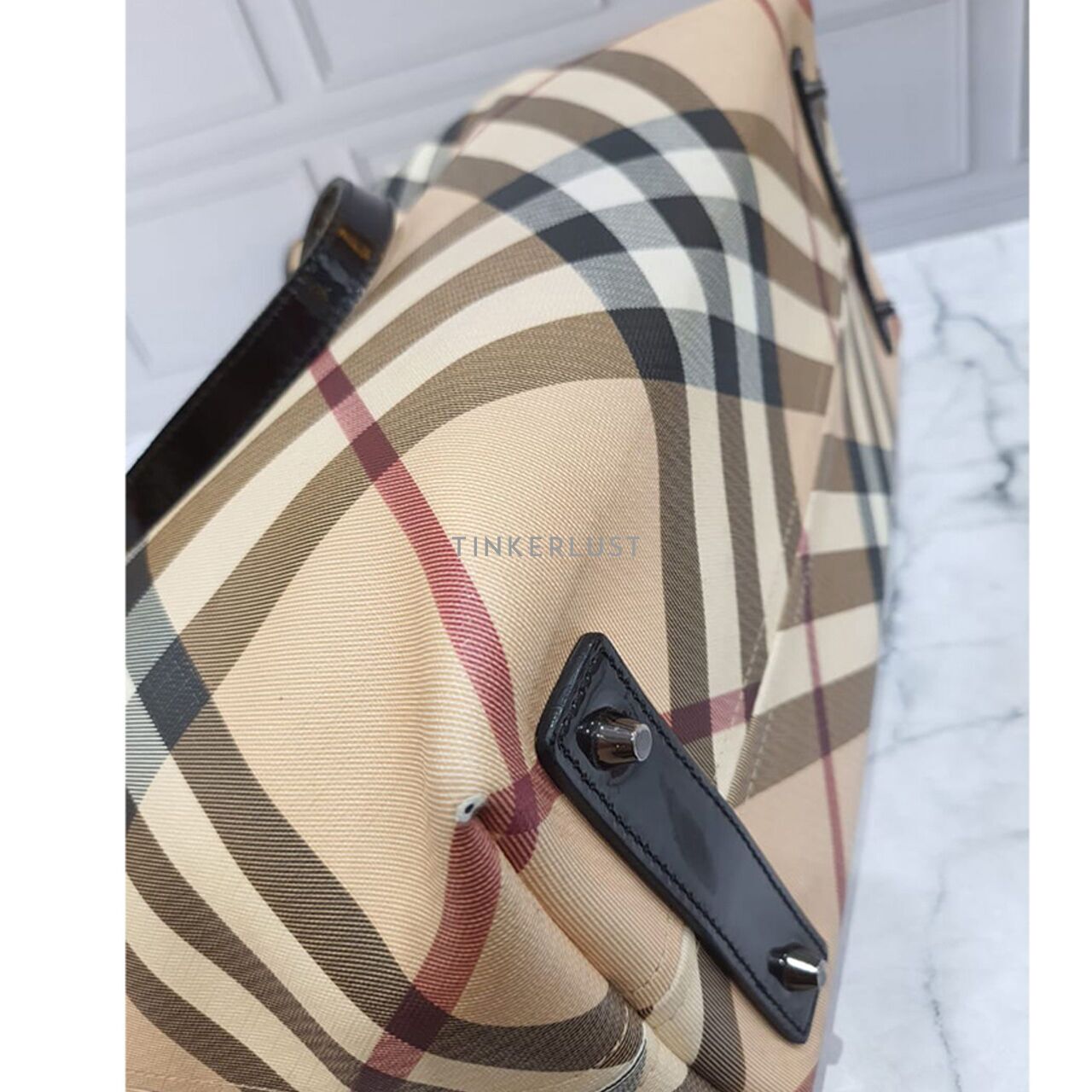 Burberry nova deals check tote discontinued